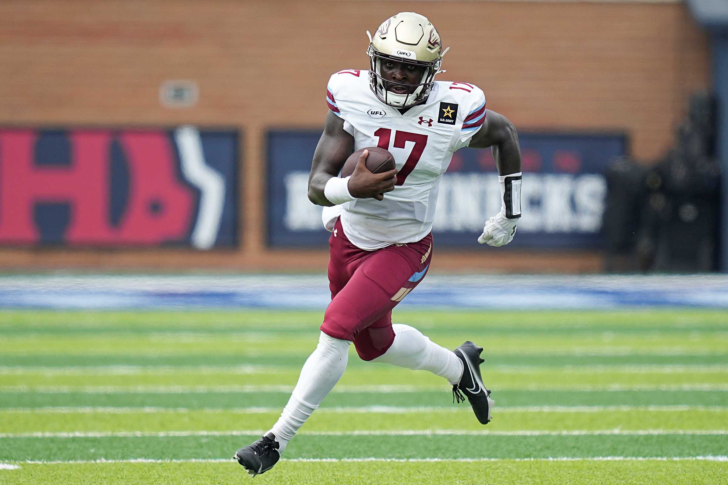 Bryce Perkins #17 of the Michigan Panthers runs the ball against the Houston Roughnecks in the game at Rice Stadium on May 26, 2024 in Houston, Texas. (Photo by Kevin M. Cox/UFL/Getty Images)